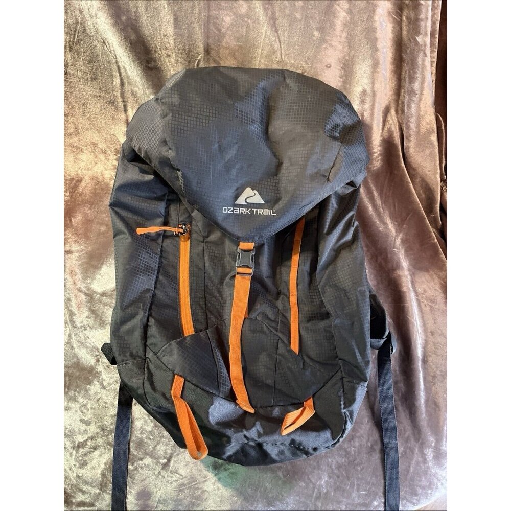 Ozark trail hiking backpack WITH LOTS OF ROOM , WELL MADE SEE PHOTOS